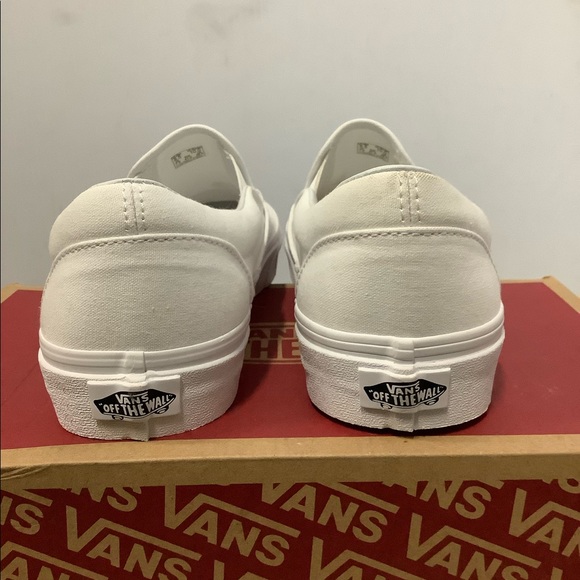 201 Classic Slip -On
True White - Picture 3 of 3